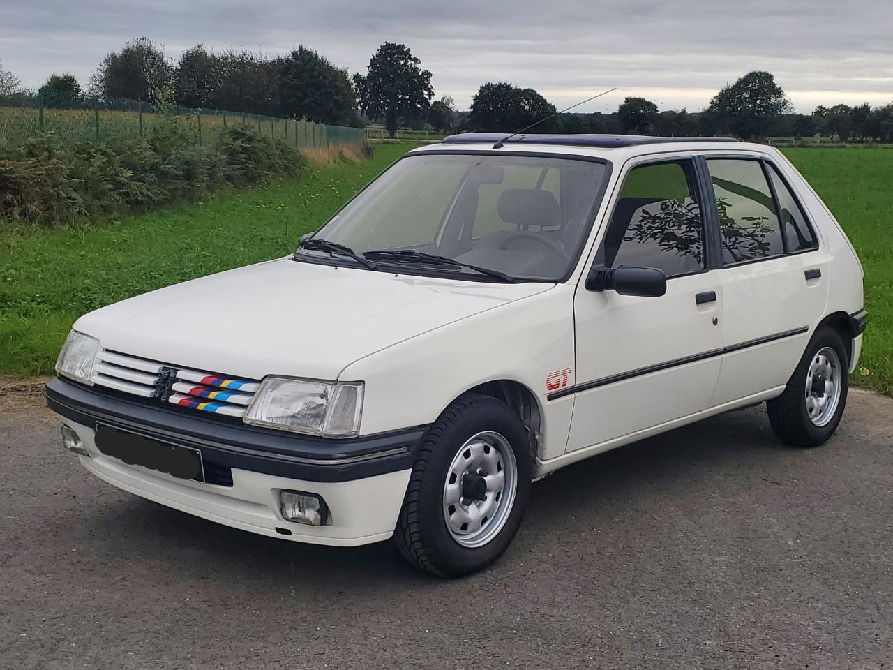 PEUGEOT 205 GT - 1990 LesAnciennes.com