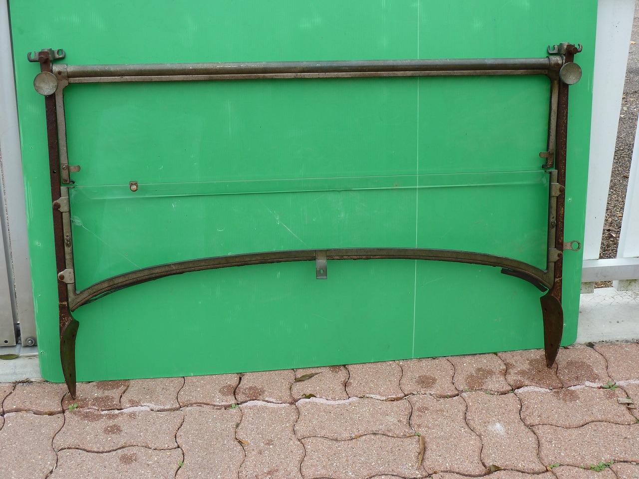 PARE-BRISE Voiture collection LesAnciennes.com