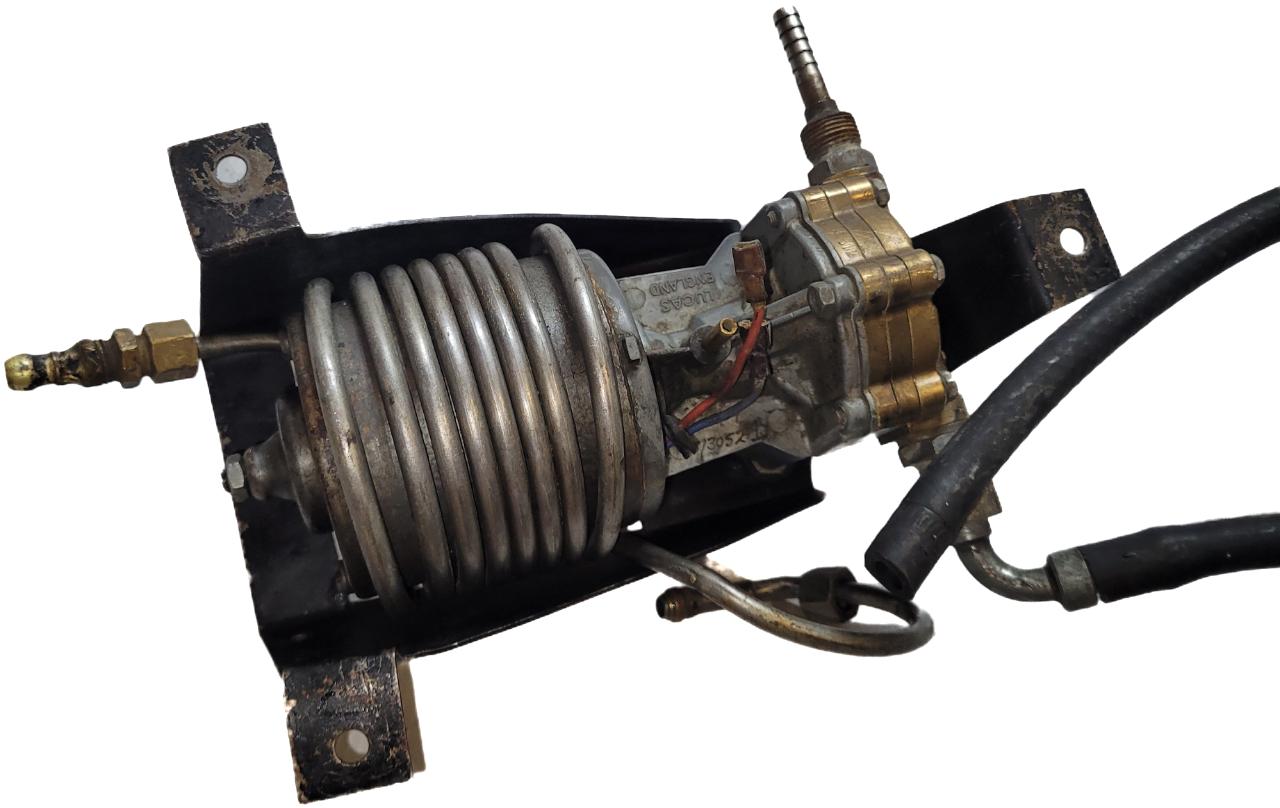 POMPE A ESSENCE LUCAS TRIUMPH TR5 TR6 Pi 2.5 2500 LesAnciennes.com