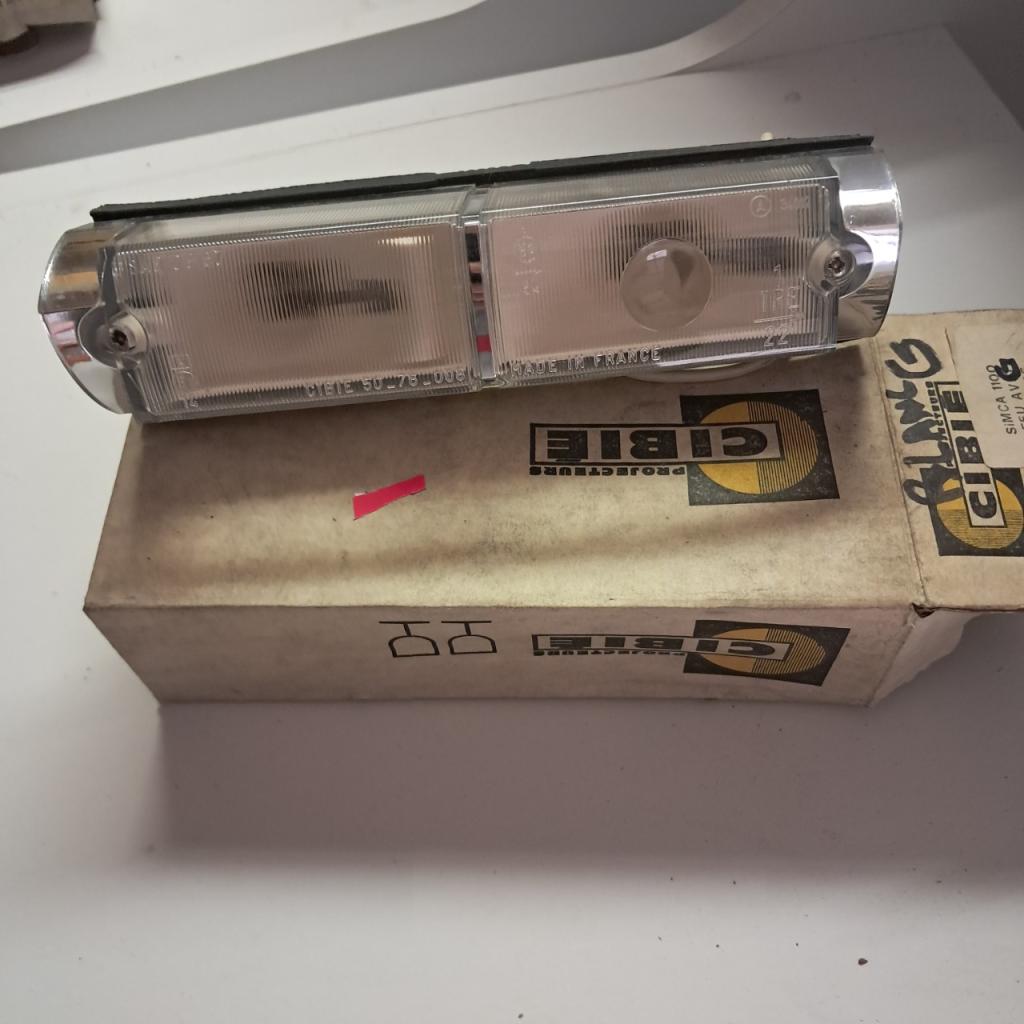 Feux avg blanc SIMCA 1100 neuf LesAnciennes.com