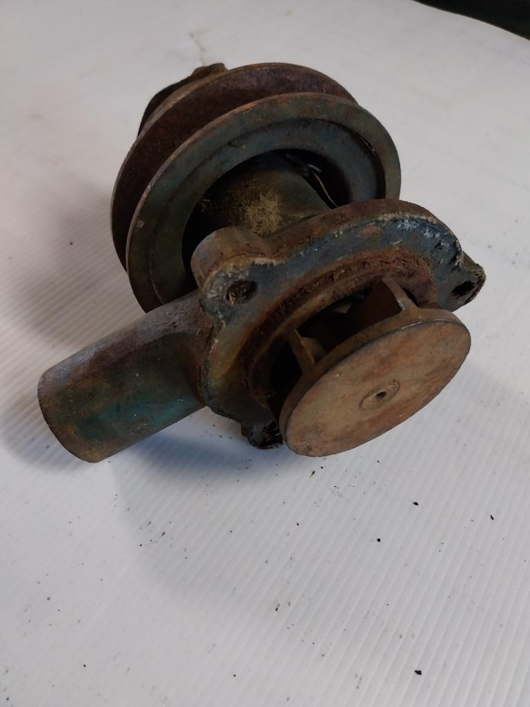 Pompe à eau CITROEN C4 LesAnciennes.com