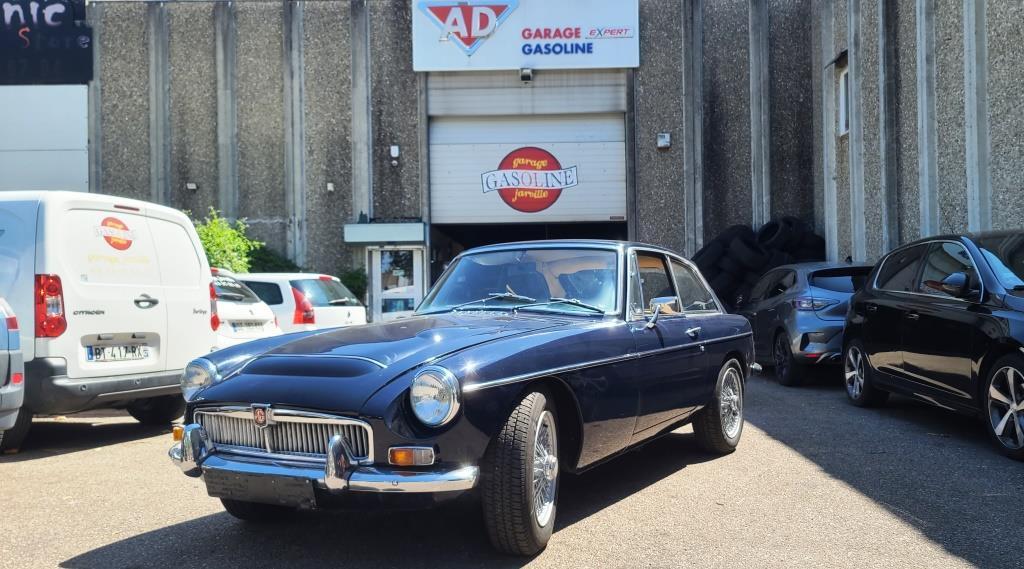 MG MGC GT - 1968 LesAnciennes.com