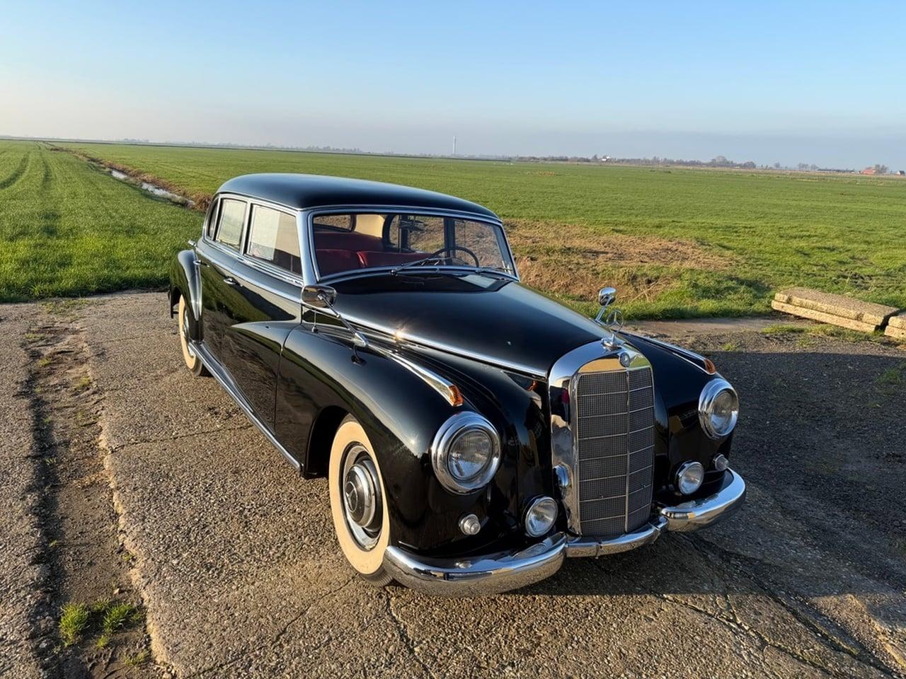 1954 Mercedes-Benz W186 300 ‘Adenauer’ LesAnciennes.com