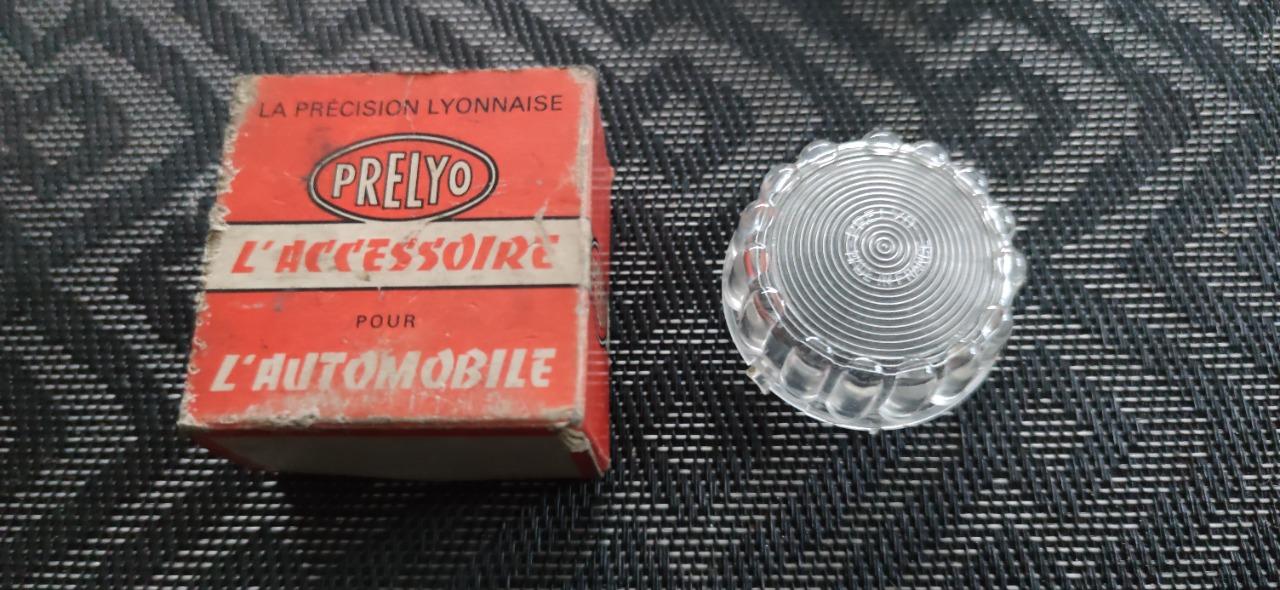 Globe de plafonnier RENAULT 4 (R4) LesAnciennes.com