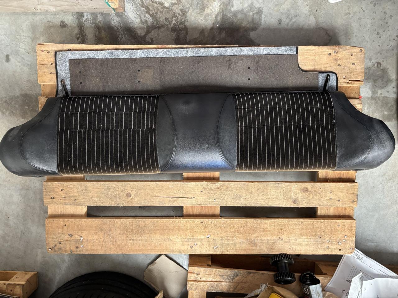 Haut de siège PORSCHE 944 LesAnciennes.com