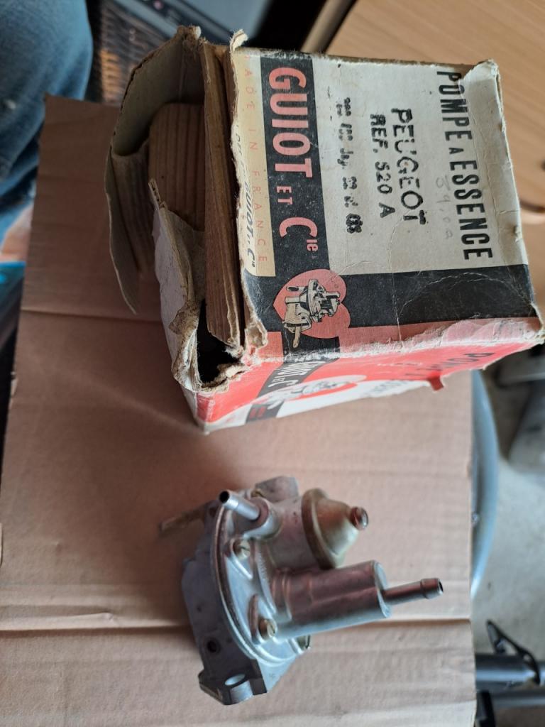 Pompe à essence PEUGEOT Divers LesAnciennes.com