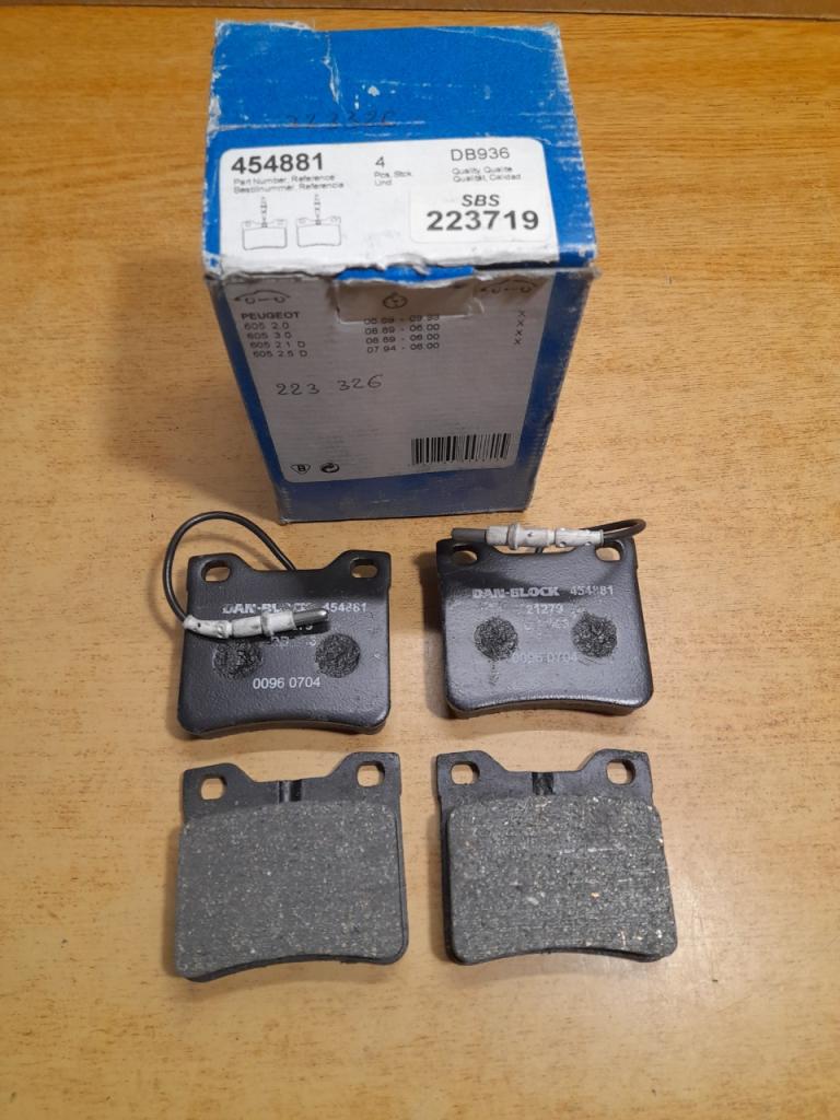 Plaquettes de frein Arrière Peugeot 605 LesAnciennes.com