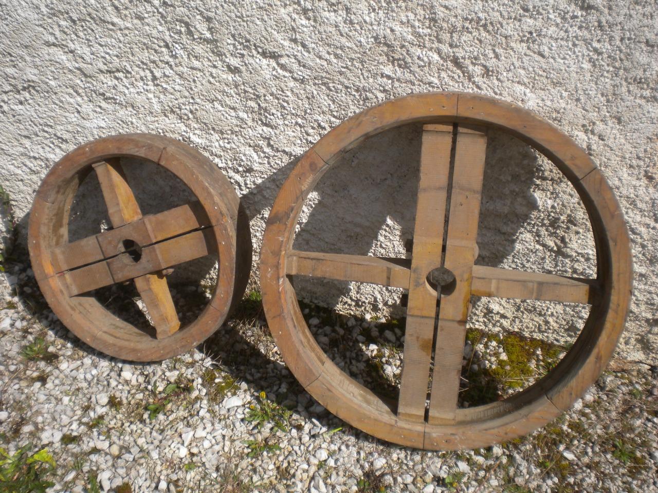 2 roues bois entrainement courroie poulie antique LesAnciennes.com