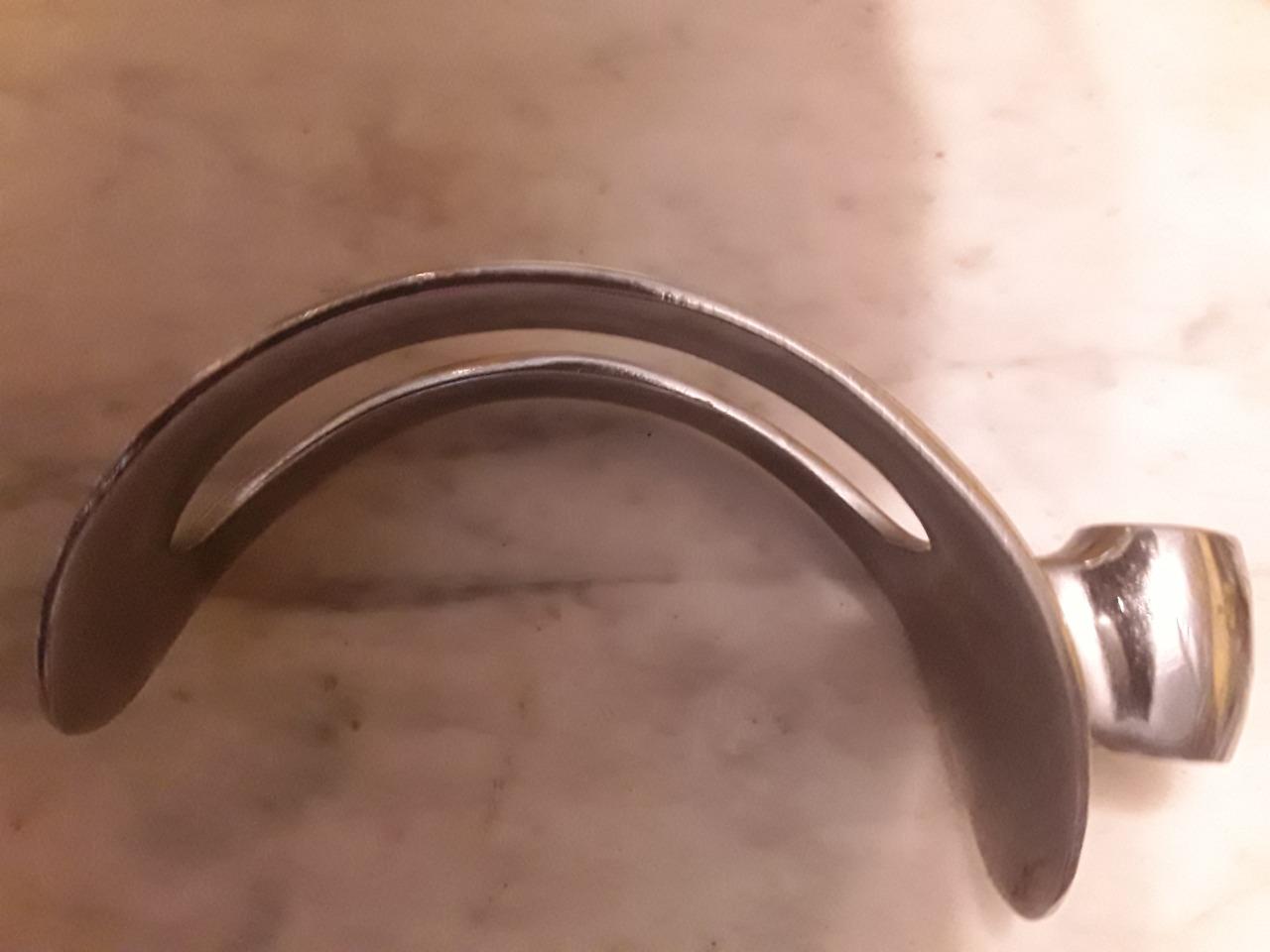 Supports de roues de secours LesAnciennes.com