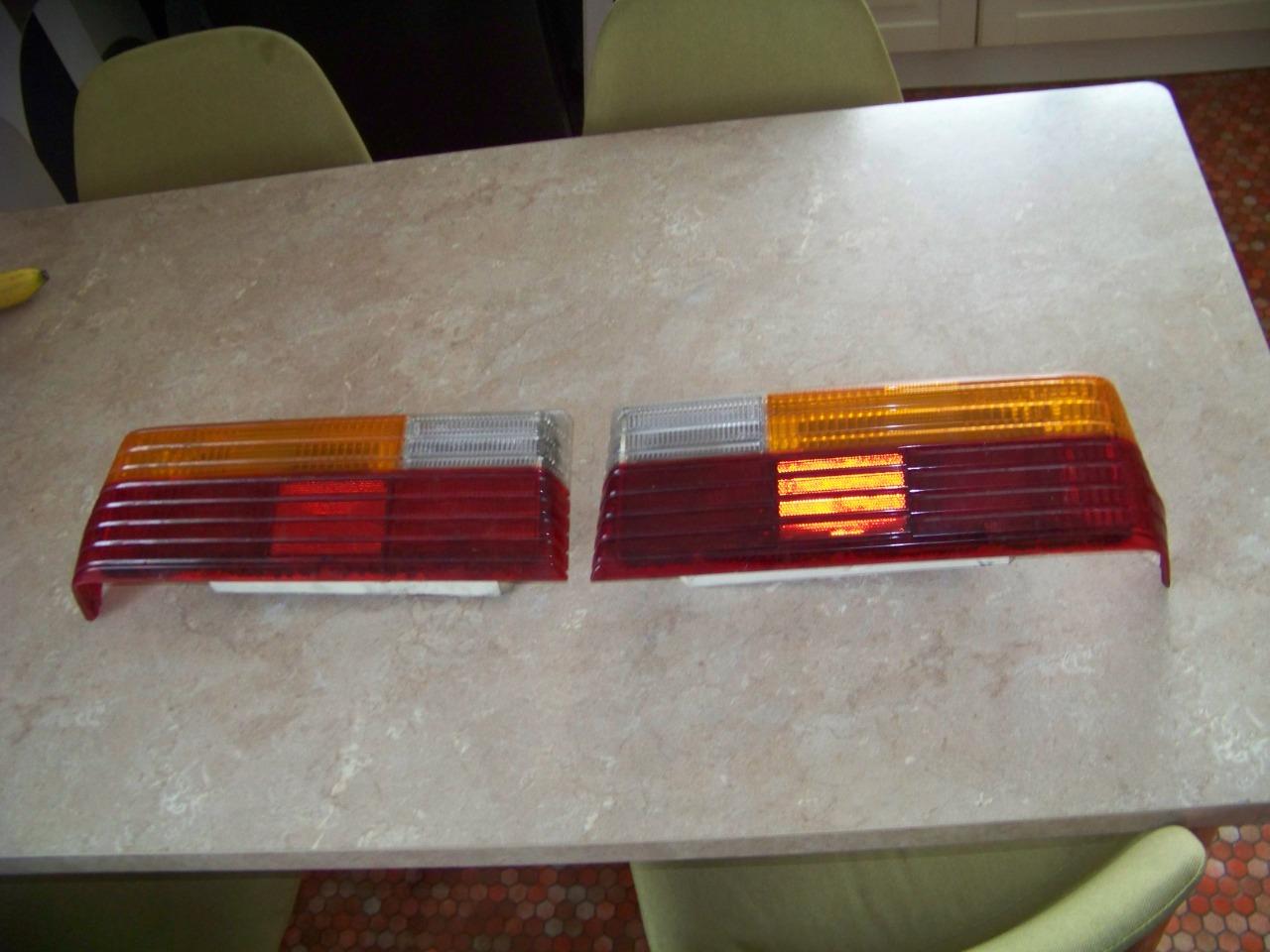 Feux arriere PEUGEOT 305 LesAnciennes.com
