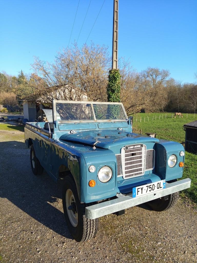 LAND ROVER 109 pick up - 1975 LesAnciennes.com