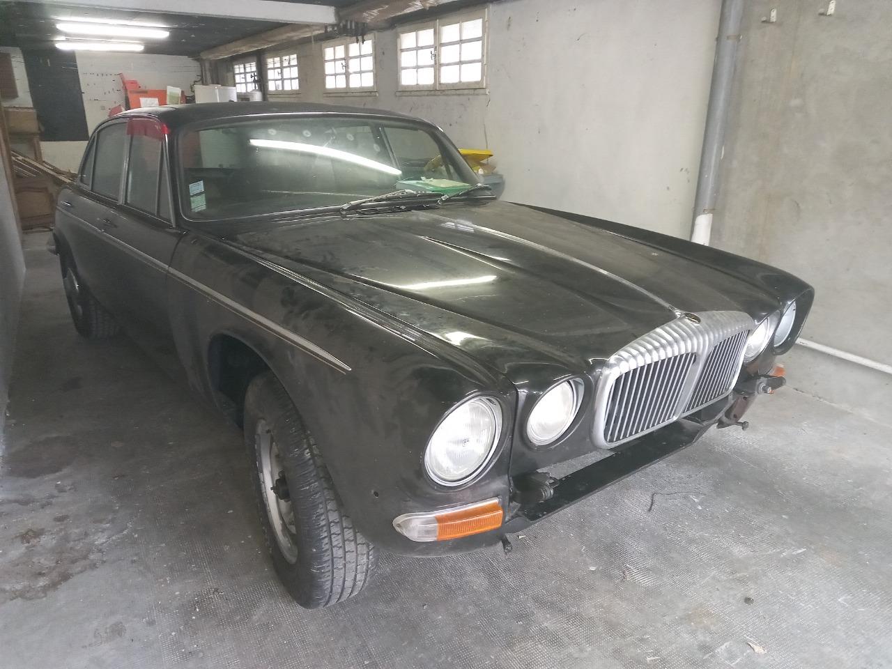 DAIMLER Double Six Vanden plas - 1977 LesAnciennes.com