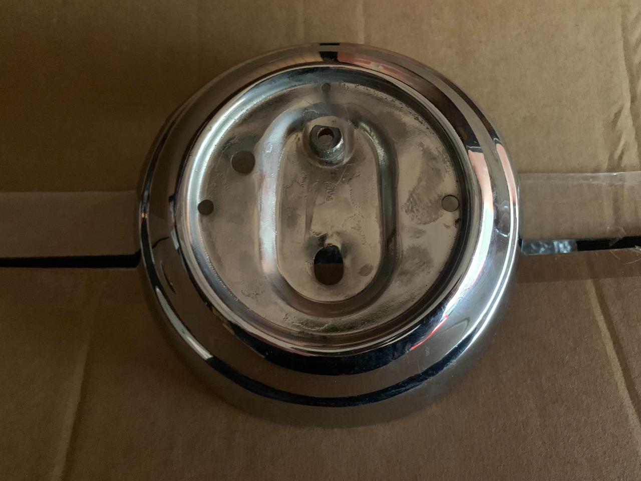 Centre de calandre pour SIMCA Aronde 9 LesAnciennes.com