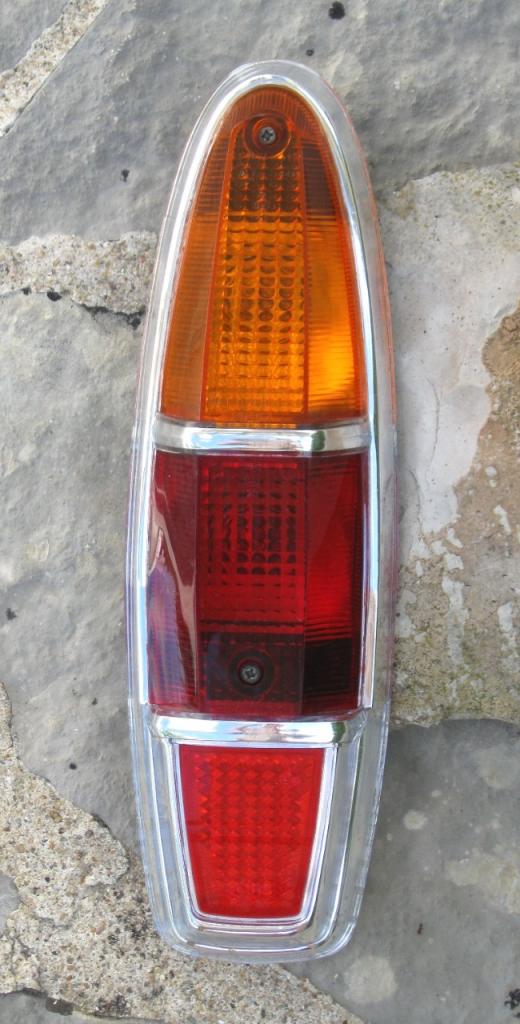 Feu arrière SIMCA 1300, 1500, 1301 et 1501 Break LesAnciennes.com