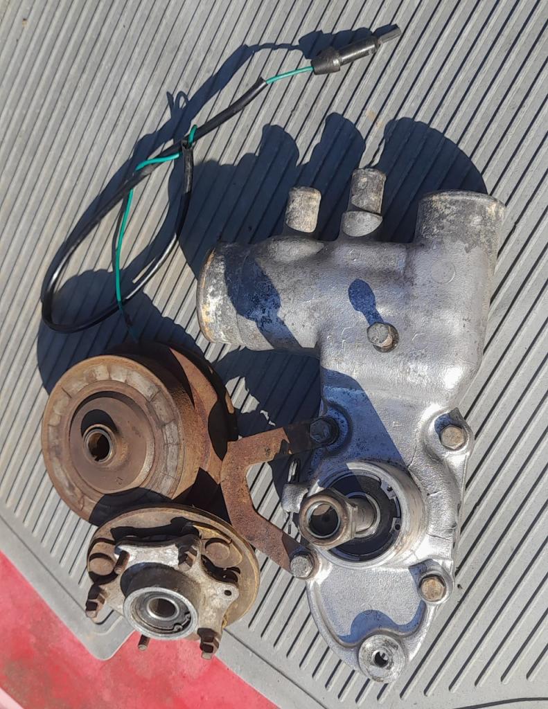 Pompe à eau Peugeot indenor LesAnciennes.com