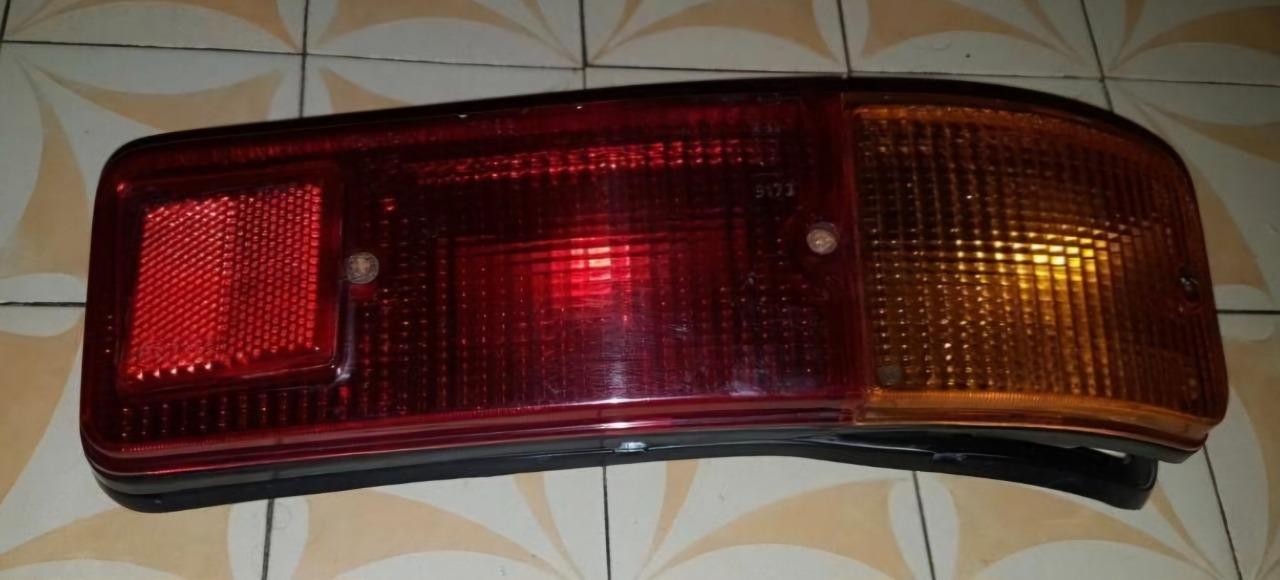 Feu arrière droit Fiat 127 LesAnciennes.com