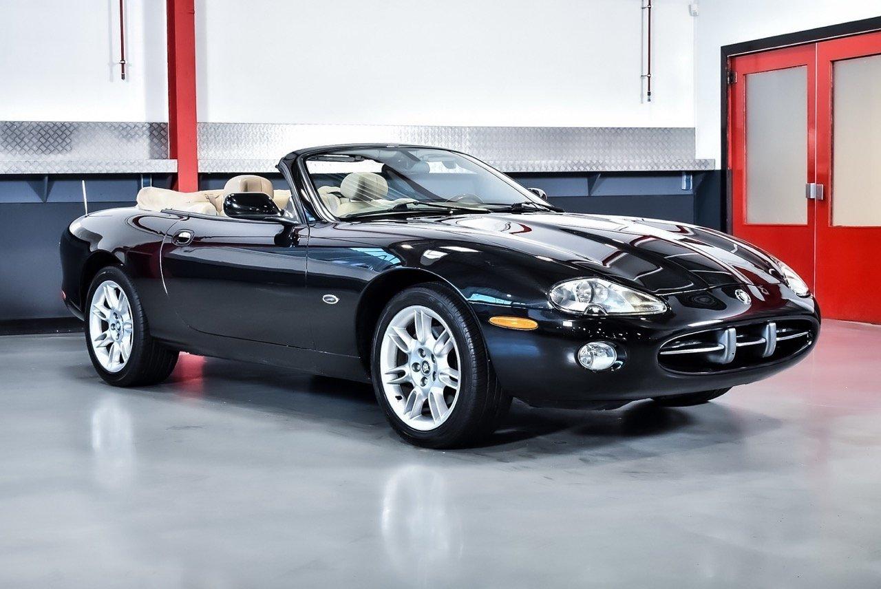 2002 Jaguar XK8 Convertible 4,0L V8 LesAnciennes.com
