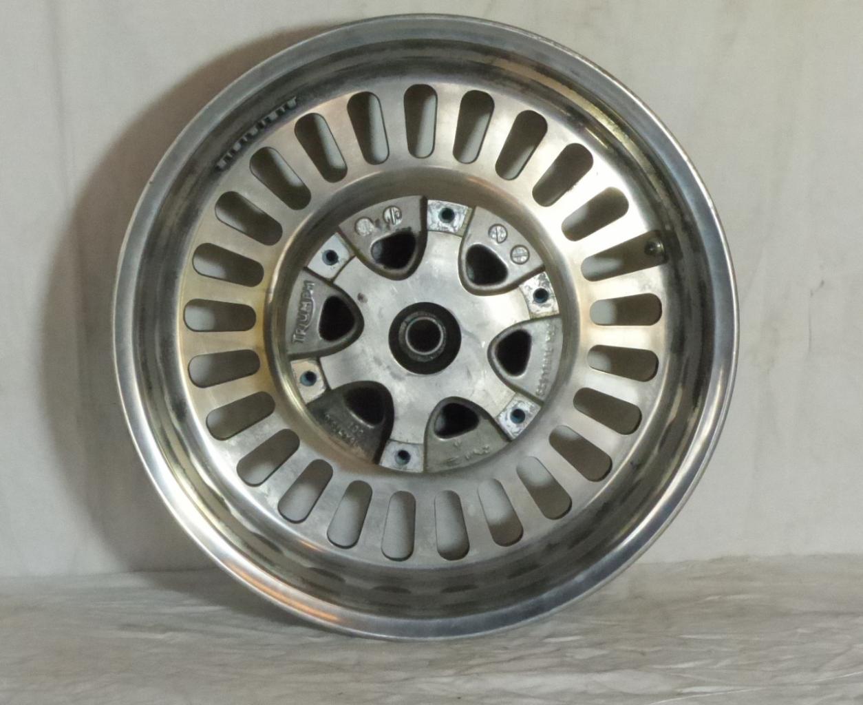 Roue AR Triumph Rocket III Touring LesAnciennes.com