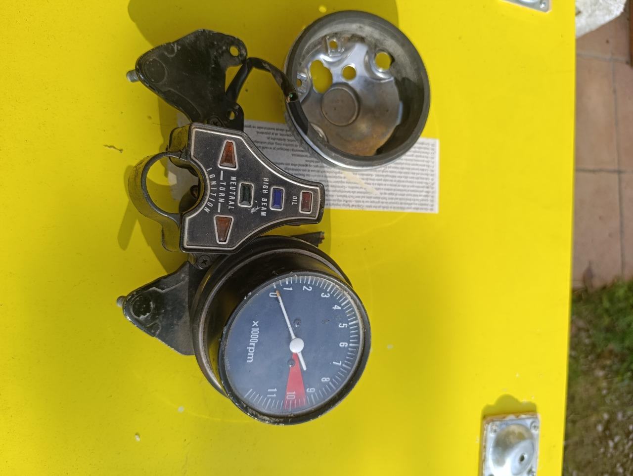 Pièces HONDA CB 750 tableau de bord LesAnciennes.com