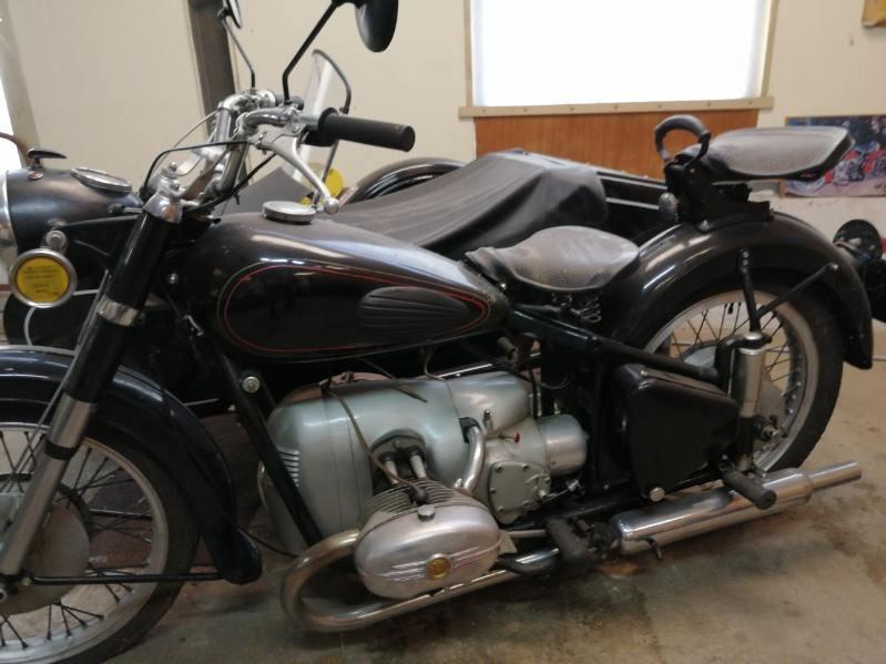 UNIVERSAL 600 cm3 OHVB - 1950 LesAnciennes.com