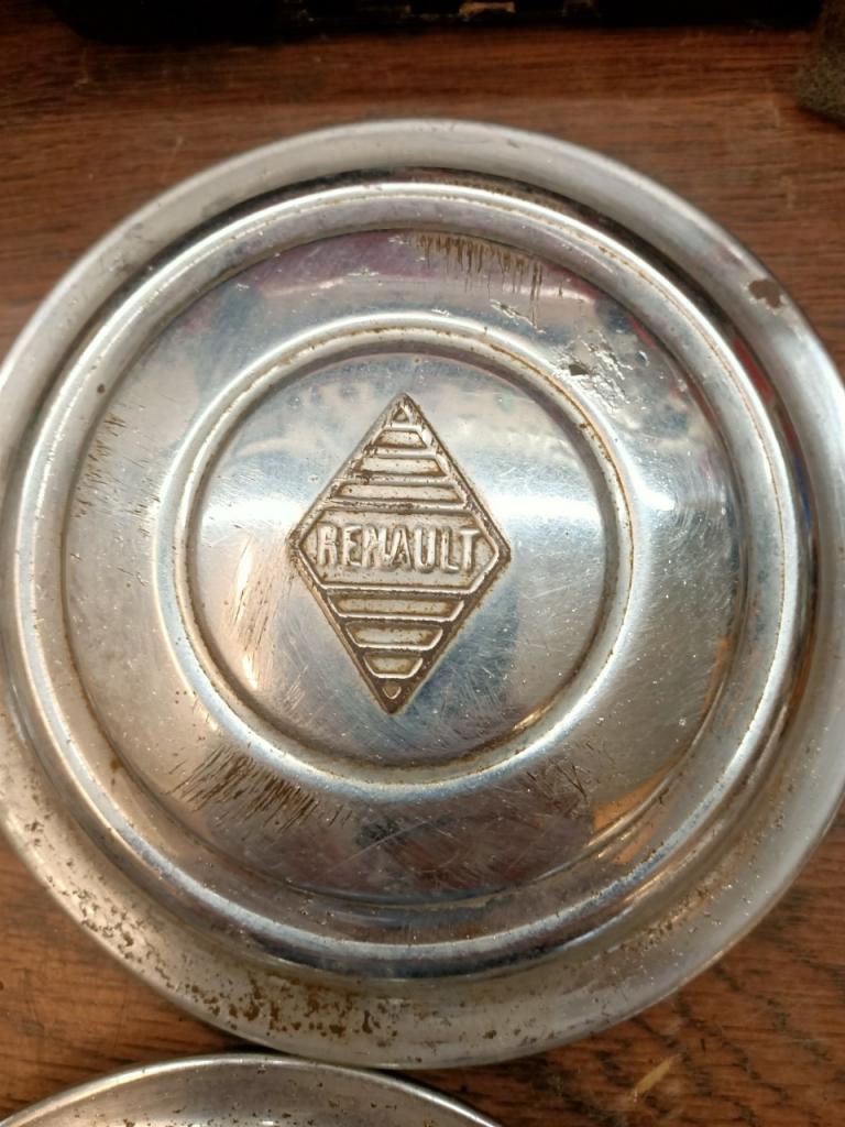 Lot de pièces RENAULT KZ LesAnciennes.com