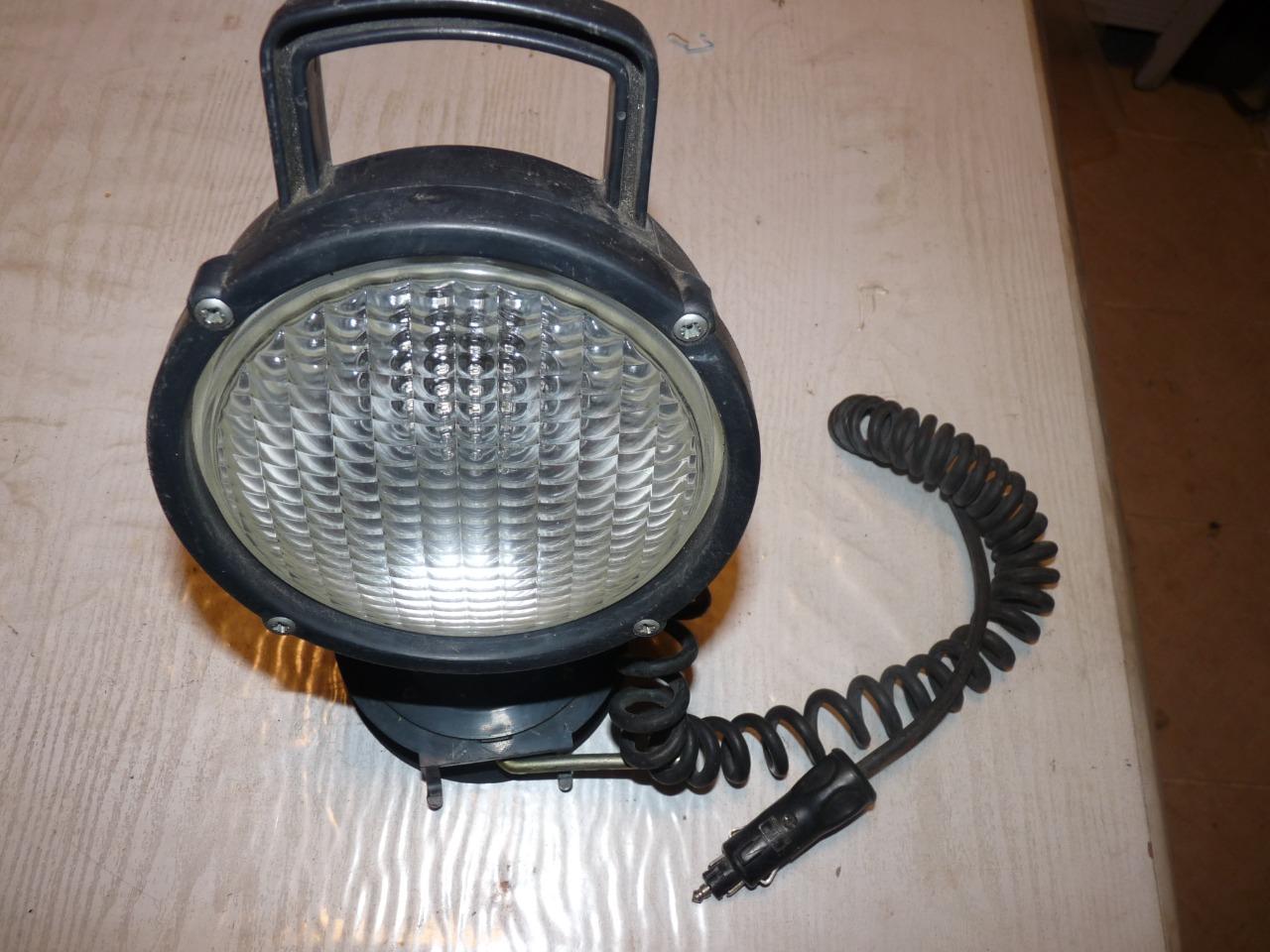 Projecteur amovible 12 volts LesAnciennes.com