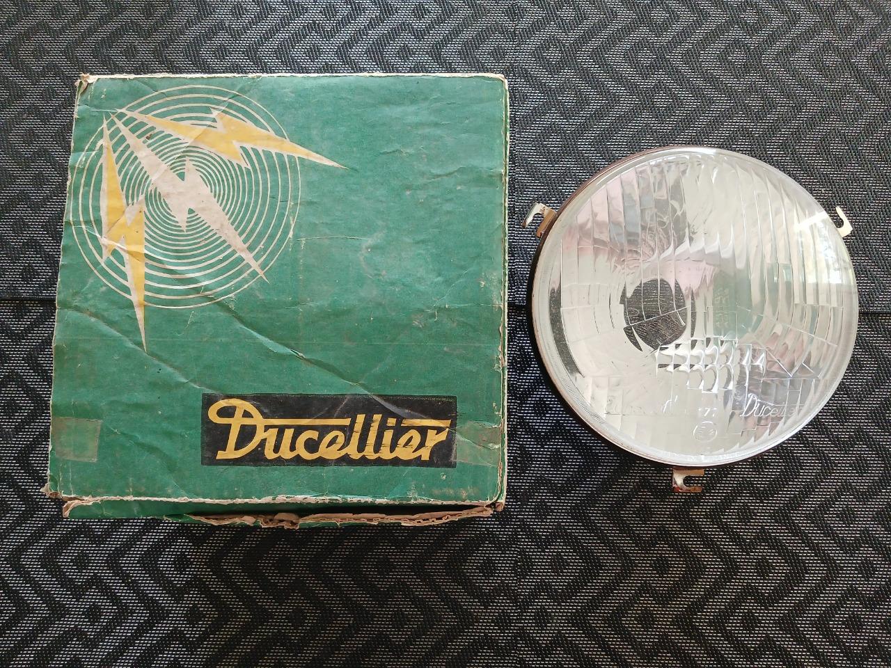 Phare ducellier EUROCOD PEUGEOT 203 LesAnciennes.com