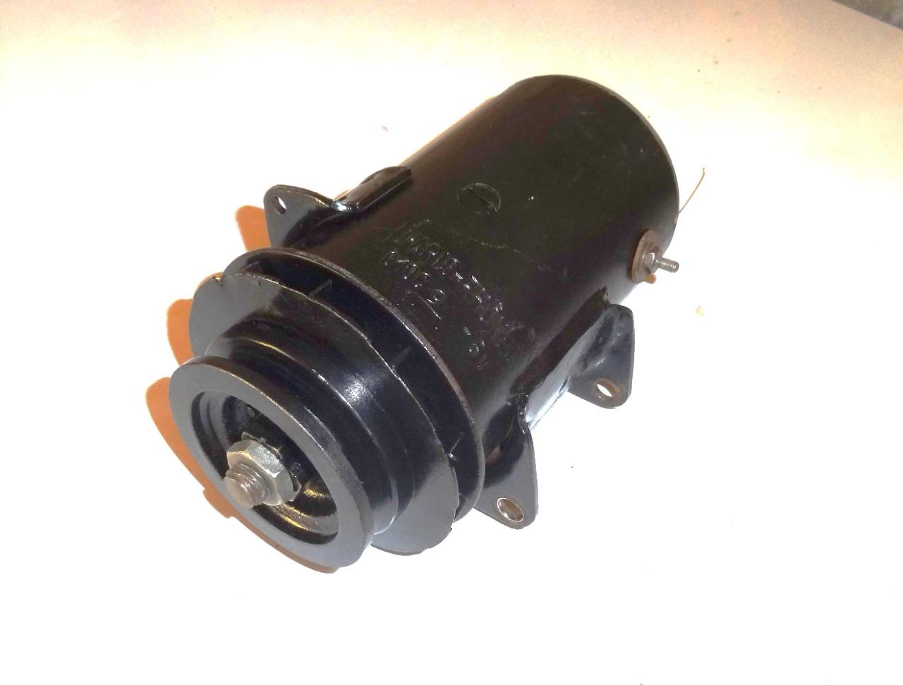 Dynamo RENAULT Dauphine LesAnciennes.com