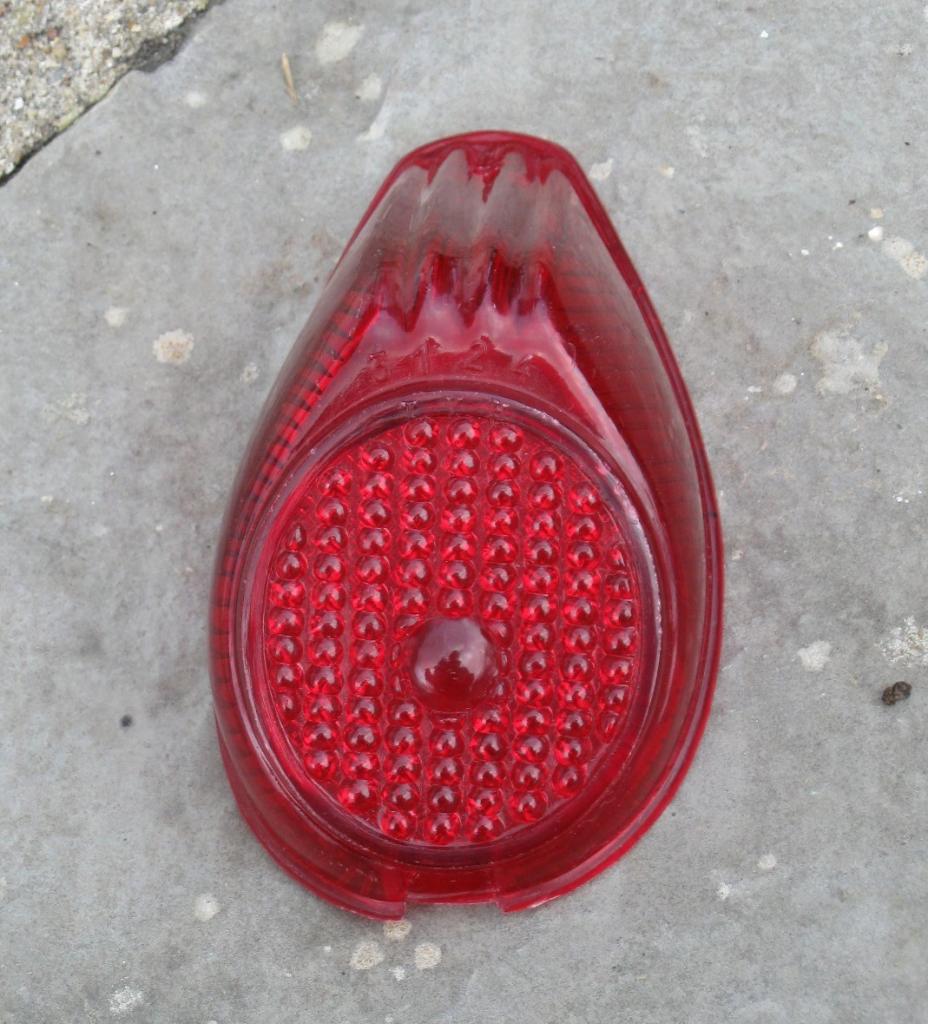 Cabochon de Feu AR gauche TVH CITROEN Traction LesAnciennes.com