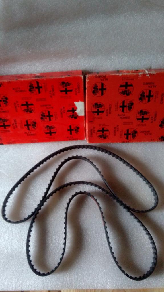 2 courroies distribution ALFA ROMEO Alfasud 33 LesAnciennes.com