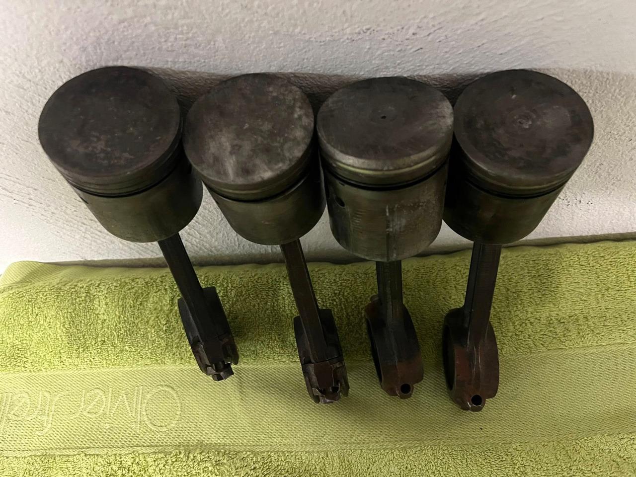 PISTONS + BIELLES RENAULT DAUPHINE GORDINI LesAnciennes.com
