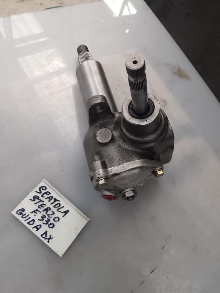 Boîtier de direction a droite Ferrari 330 LesAnciennes.com