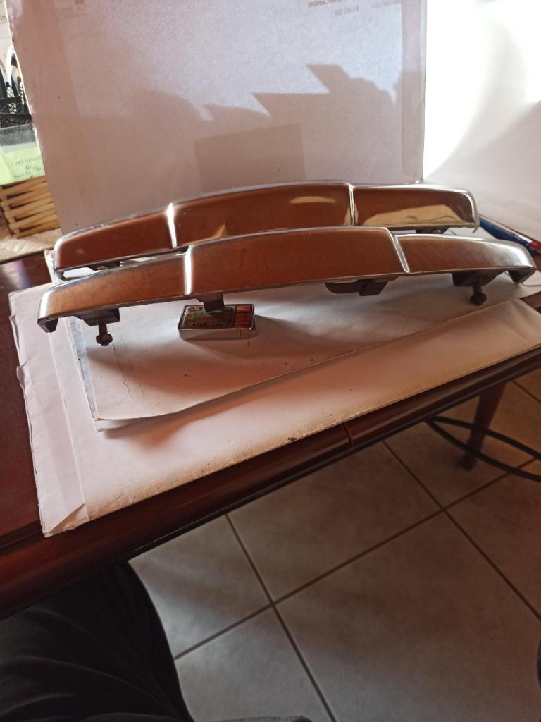 2 éclaireurs de plaque arrière PEUGEOT 403 Berline LesAnciennes.com