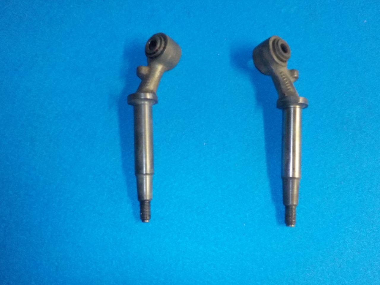 Pivots RENAULT Dauphine LesAnciennes.com