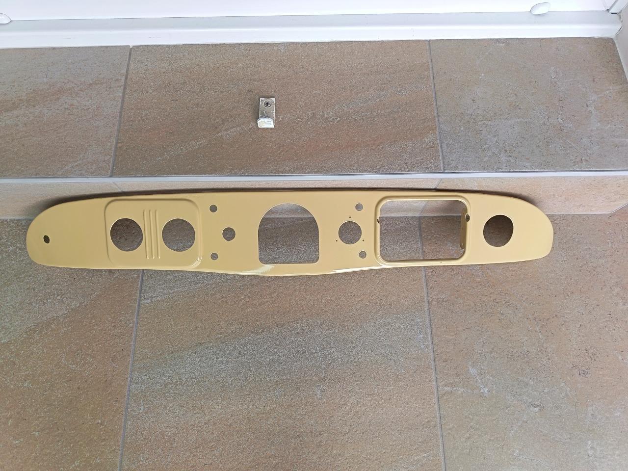 Tableau de bord RENAULT 4CV 1062 LesAnciennes.com