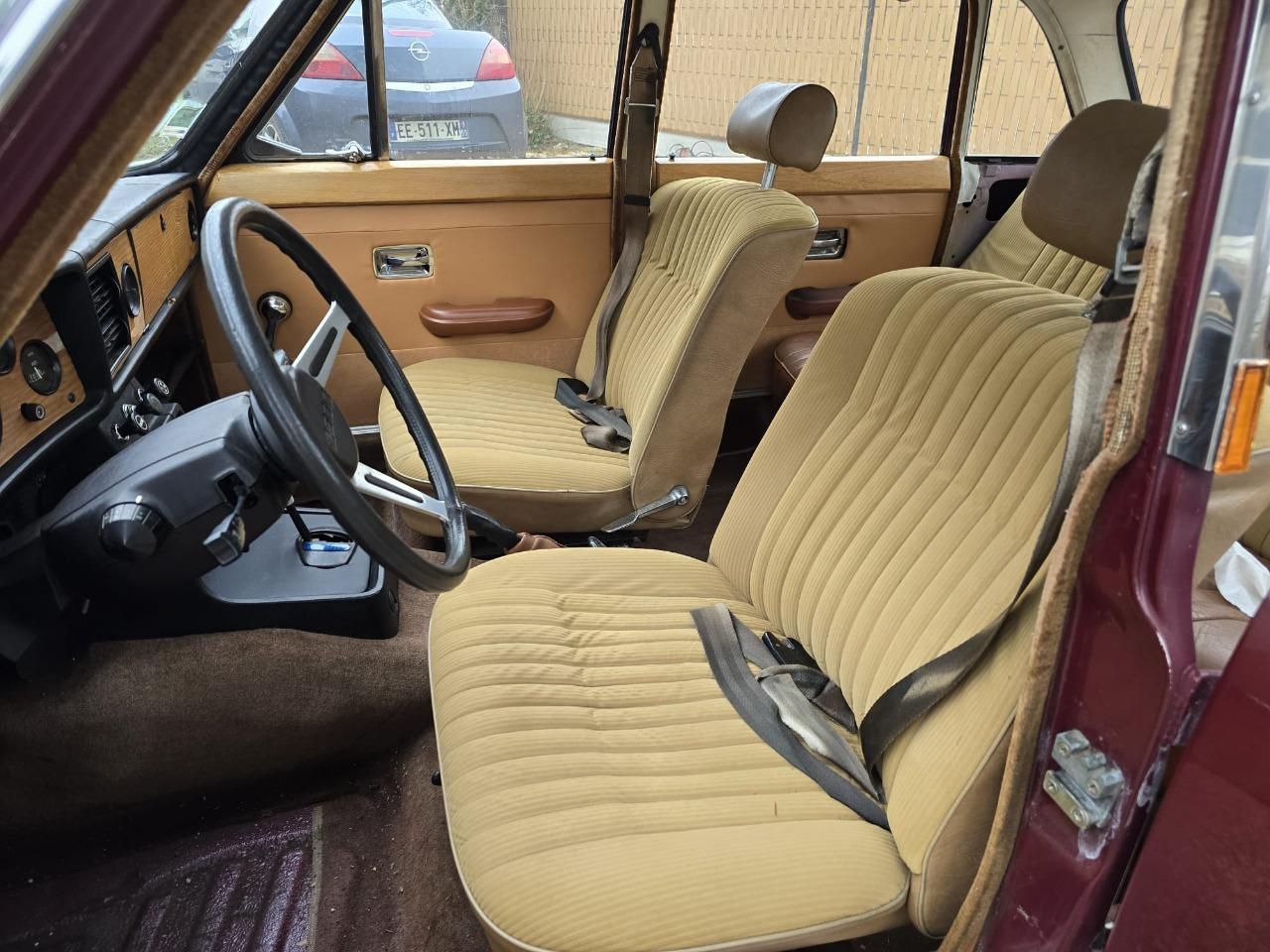 Sièges TRIUMPH Dolomites LesAnciennes.com