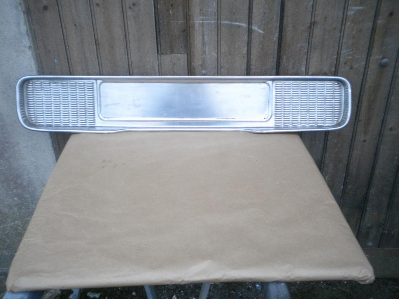 Grille de jupe arriere pour renault caravelle LesAnciennes.com