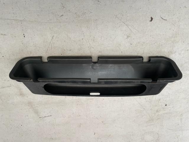 Boitier plastique prise air VOLVO P1800 LesAnciennes.com