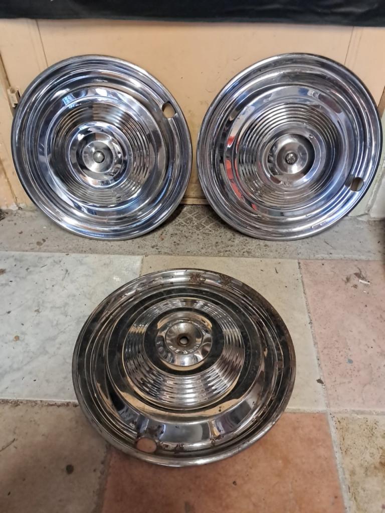 Paire d'enjoliveurs pour RENAULT Caravelle LesAnciennes.com