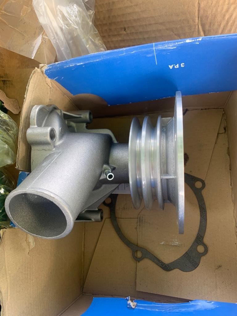 POMPE A EAU CITROEN DS LesAnciennes.com