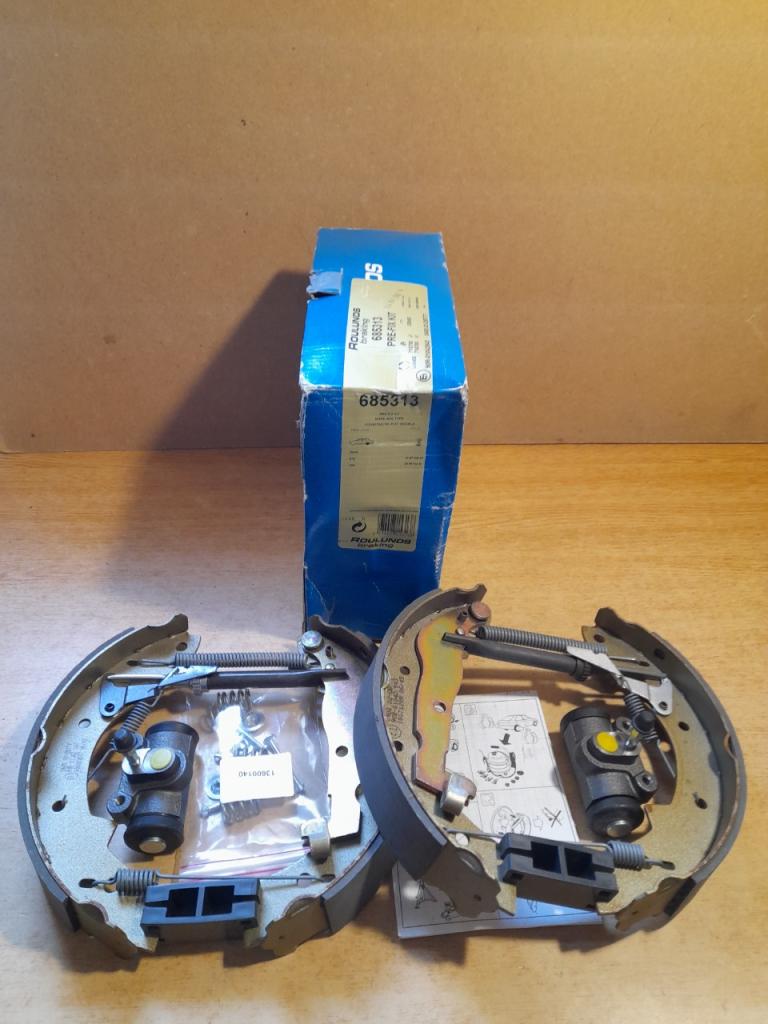 Kit frein arrière Bmw E30 318 324 685313 LesAnciennes.com