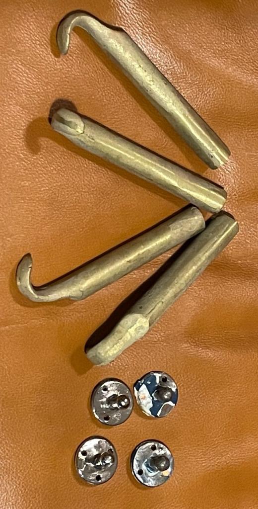 Attaches de capot pour BUGATTI de tourisme LesAnciennes.com