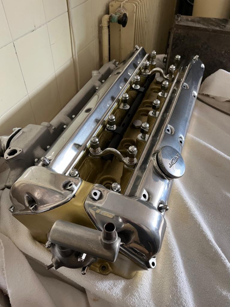 Culasse JAGUAR MK2 3 litres 8 LesAnciennes.com