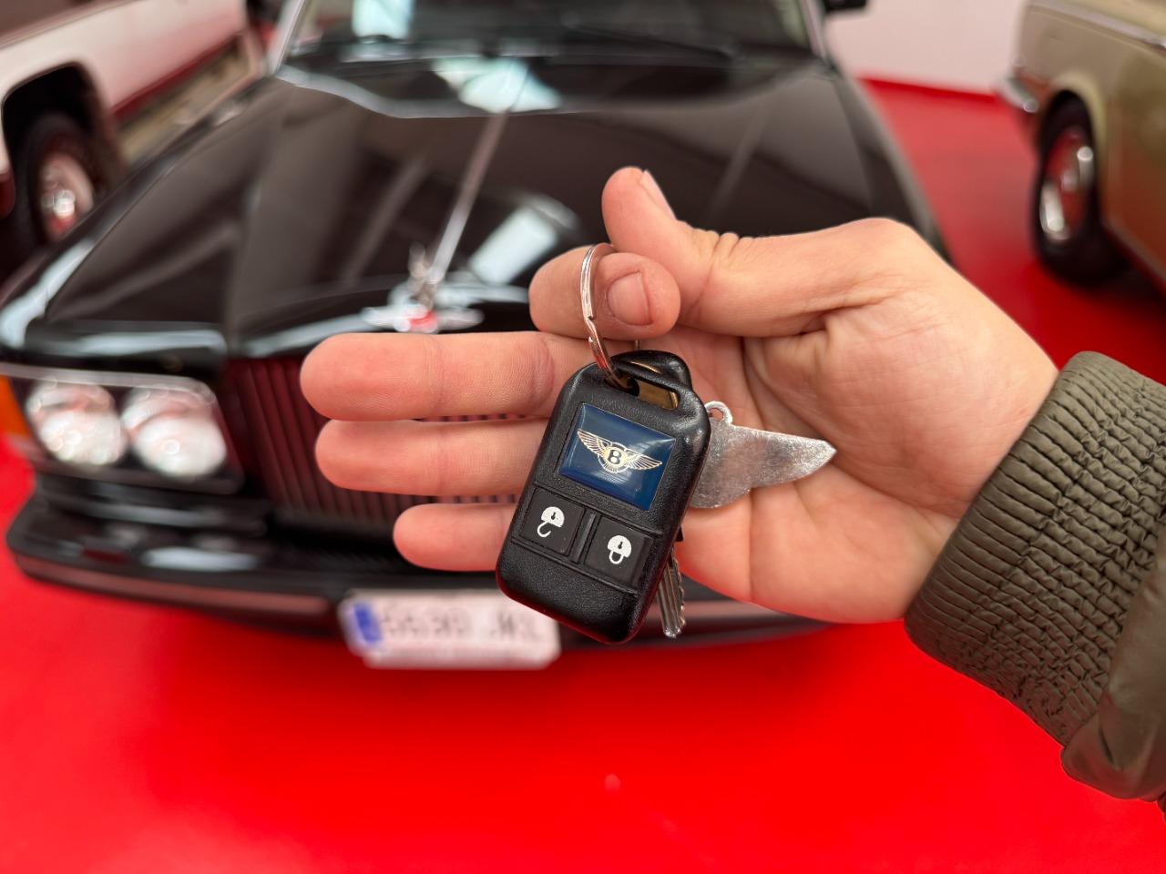 BENTLEY Turbo R V8 - 1989 LesAnciennes.com