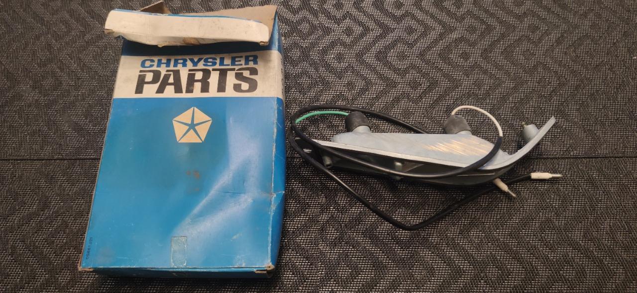 Socle clignotant gauche SIMCA 1301 1501 LesAnciennes.com