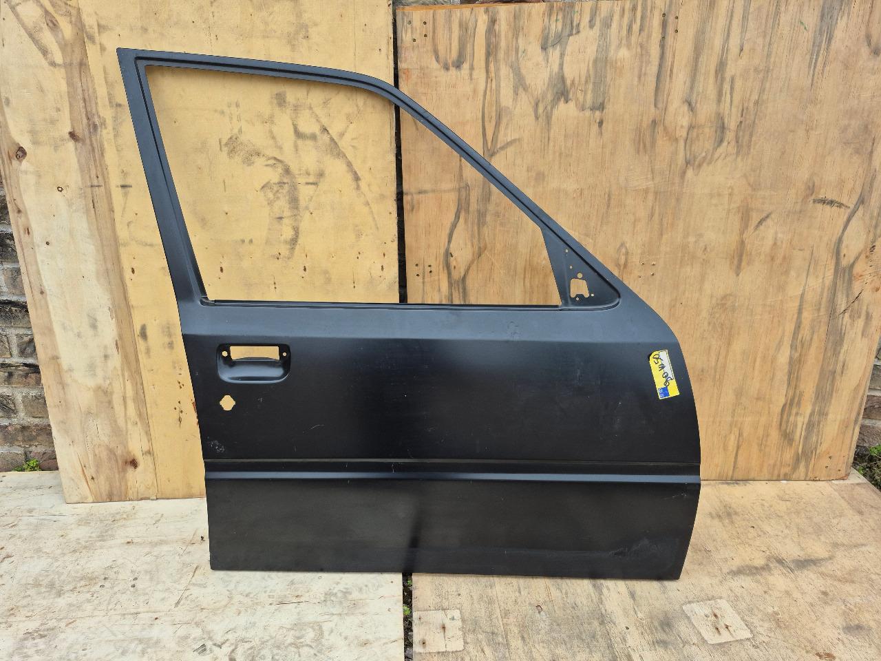 Panneau Porte Ext AV D PEUGEOT 205 LesAnciennes.com