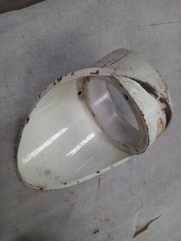 Un Support de phare JAGUAR Type E LesAnciennes.com