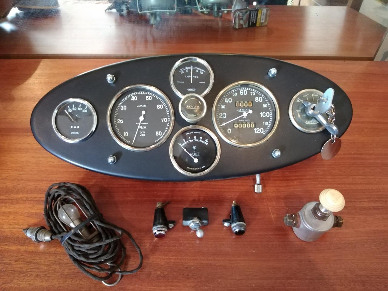 Tableau de bord DELAGE D8 Voisin Bugatti LesAnciennes.com