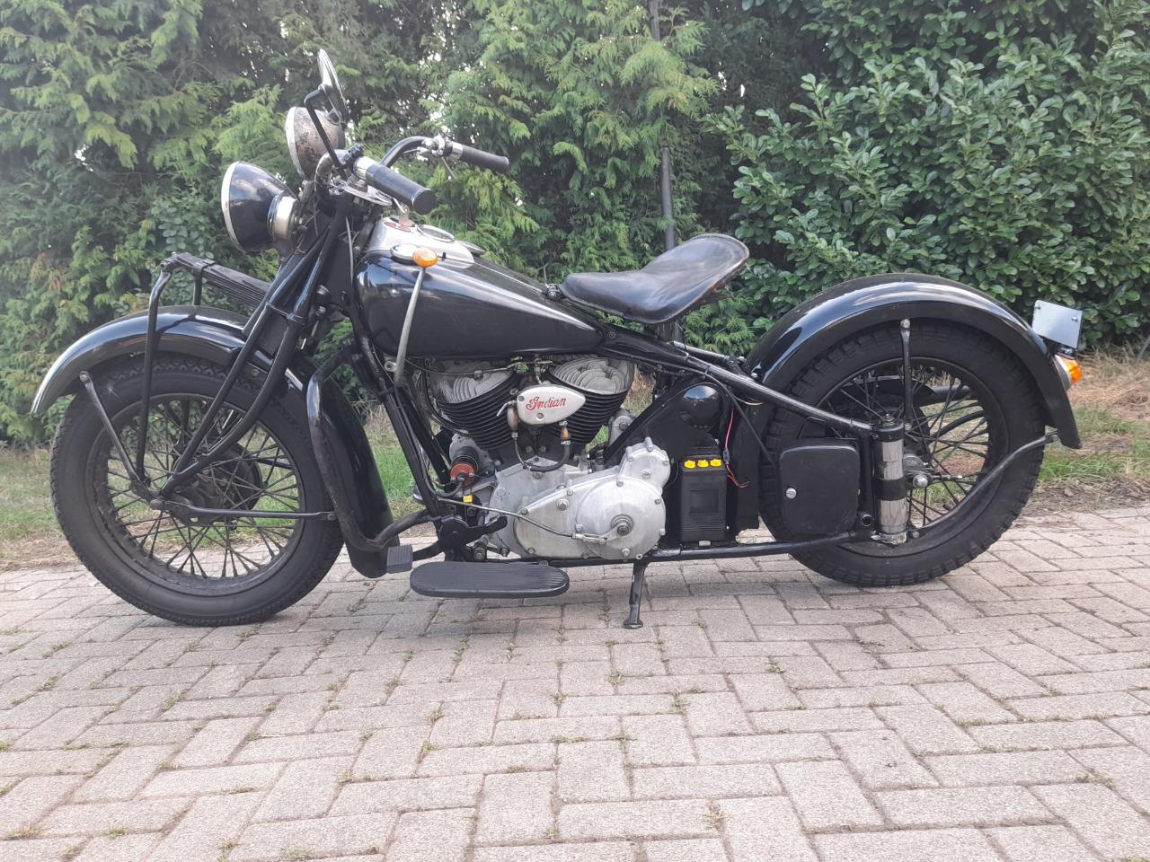 INDIAN Chief 345 - 1945 LesAnciennes.com