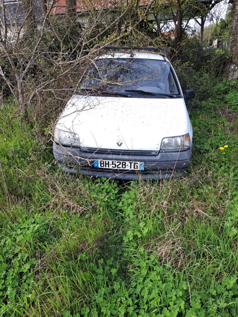RENAULT Clio - 1994 LesAnciennes.com